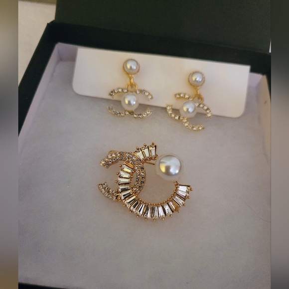 Chanel Style Brooch and Earrings - Picture 7 of 10
